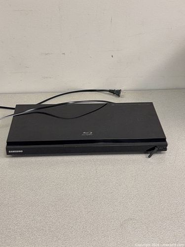 Samsung BD-E5700 Blu-ray Player - Black (1 of 5)
