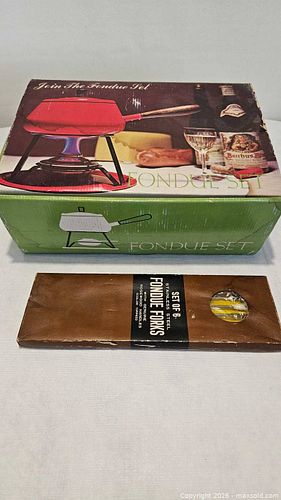 Fondue Set with Forks (1 of 5)