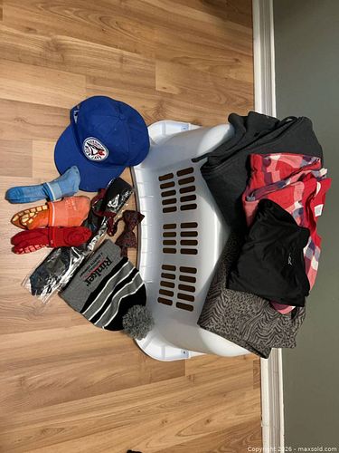 Mixed Lot Assorted Clothing & Accessories (1 of 3)
