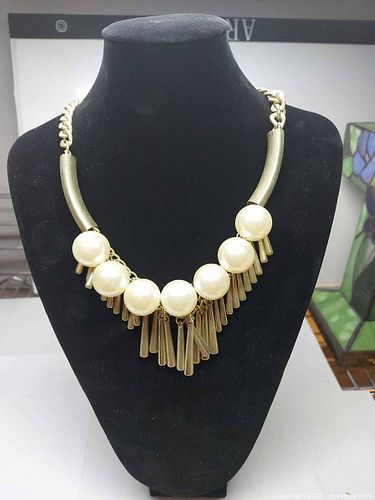 Fashion costume jewelry  (1 of 5)