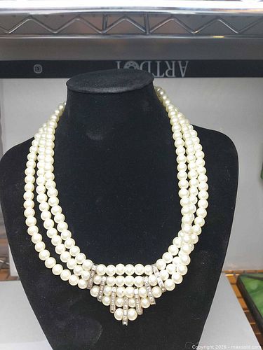 Fashion jewelry necklace  (1 of 4)