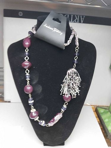 Fashion jewelry necklace  (1 of 4)