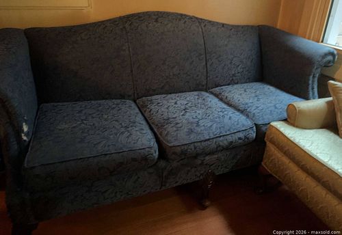 3-Seat Camelback Sofa (1 of 10)