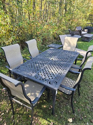Patio Dining Lot  (1 of 5)