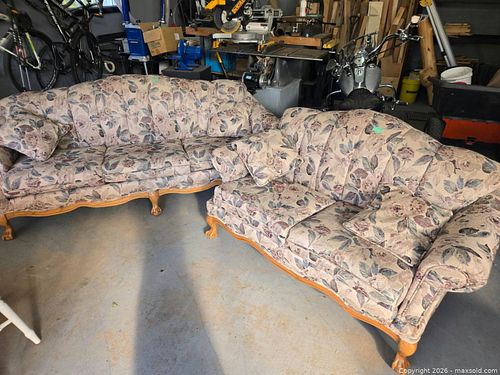 Vintage Floral Sofa and Loveseat Set (1 of 6)