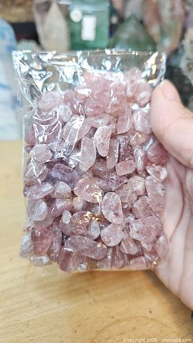 Strawberry Quartz Tumbled Chips (Small Bag) (1 of 4)