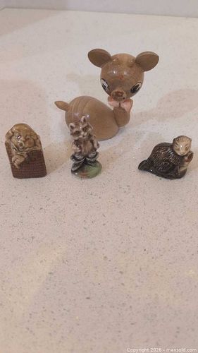 Lot of Vintage Made in England Animal Cartoon Ceramic & Wood Figurines (1 of 12)