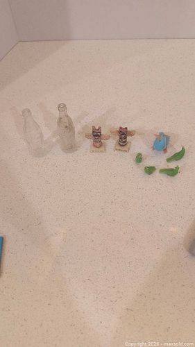 Miniature Glass Bottles, Souvenir Totems & Small Glass Birds Lot (1 of 14)