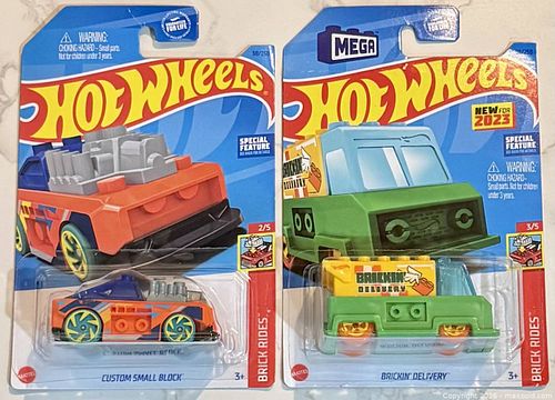 Hot Wheels Special Feature Brick Rides Brickin' Delivery & Custom Small Block, 2-Pack (1 of 3)