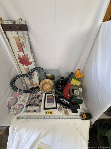 Assorted Home Decor Lot — Wall Sign, Frames, Wreath, Vases (1 of 5)