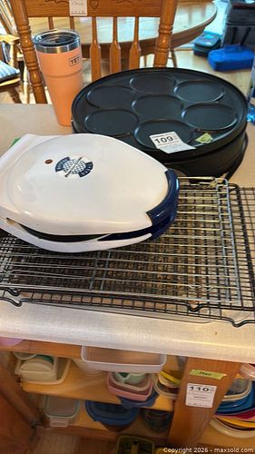 Electric Waffle Makers B (1 of 9)