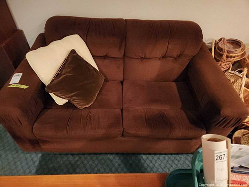 Loveseat D (1 of 7)