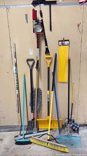 Yard, Cleaning and Automotive Tools, Hockey Stick. Lights B (1 of 18)