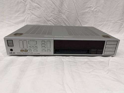 Vintage AKAI AA-A25 Stereo Receiver – Computer Controlled (1 of 8)