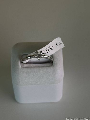  Sterling Silver Star Zirconia Ring Size 8.5 (1 of 7)