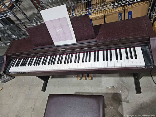 Roland RP101 Digital Piano, 88-Key, Dark Brown (Mahogany) (1 of 10)