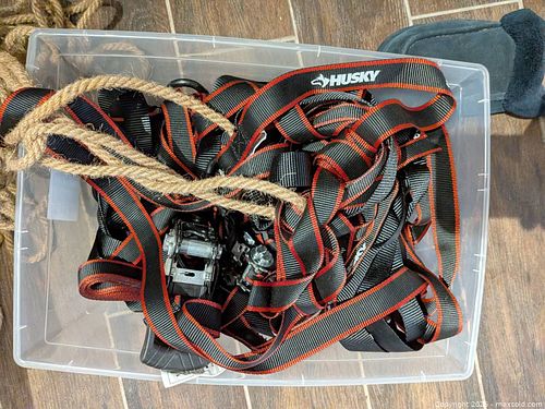 Moving Supplies: Quilted Blankets and Bag, Husky Ratchet Straps and Rope (1 of 5)