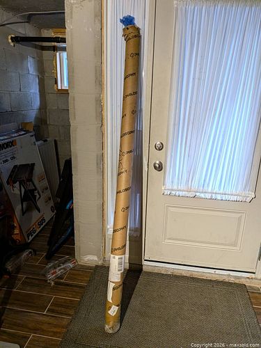 Philosophy Gym 15 kg / 28 mm Barbell in Original Shipping Tube (1 of 3)
