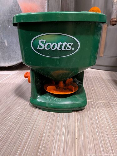 Scotts Hand-Crank Spreader with Part Bag of Alaskan Ice Melter (1 of 7)