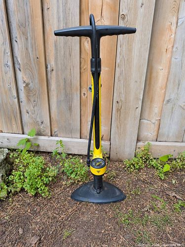 Topeak JoeBlow Sport Bike Floor Pump with Gauge and Twin Head (1 of 7)