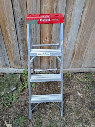 Werner 4 ft Aluminum Step Ladder, Type III 200 lb (934CA) (1 of 4)