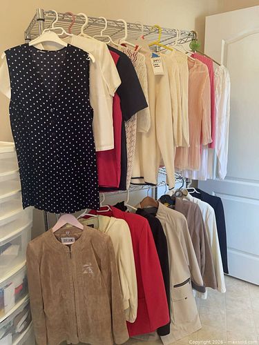 Women's Clothing Lot: Jackets, Blazers, Sweaters & Tops assorted sizes: S-L (1 of 20)