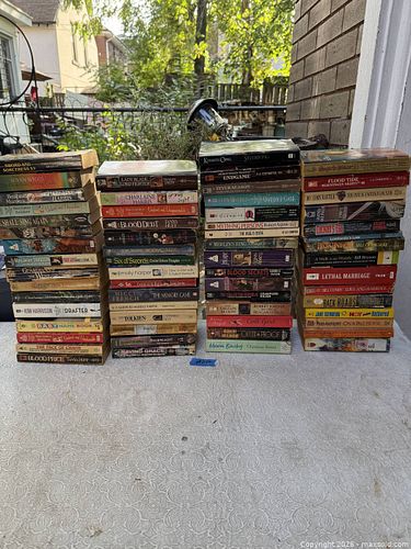 BIG LOT OF POCKET BOOKS. (1 of 5)