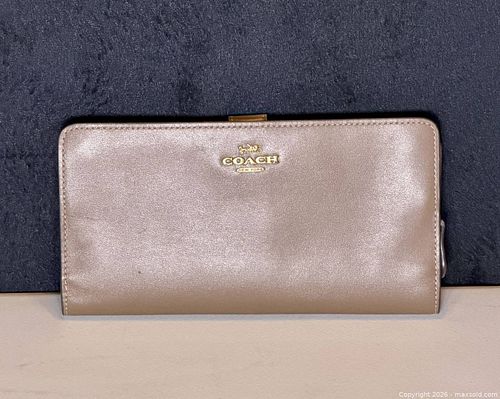 Coach Leather Wallet Taupe/Beige with Snap Tab & Zipper (1 of 5)