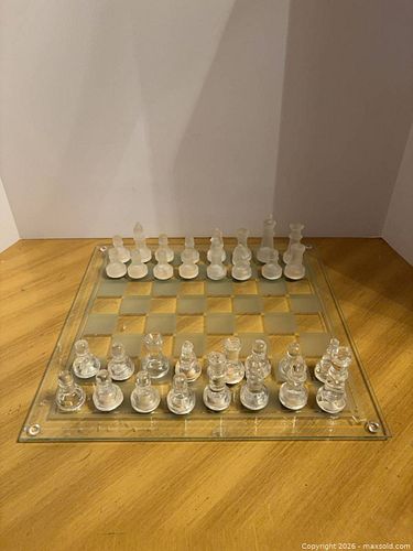 Glass Chess Set with Frosted and Clear Pieces, Glass Board (1 of 10)