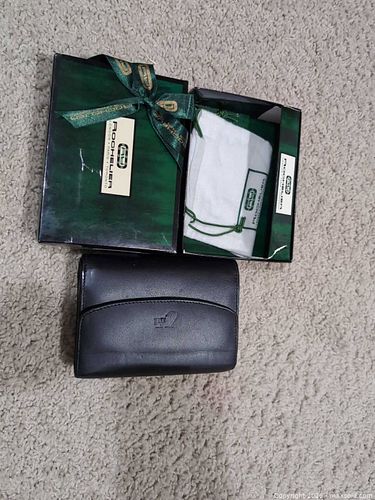 Leather wallet with box (1 of 5)