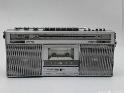 General Electric Portable Boombox Radio Cassette Player working  (1 of 7)