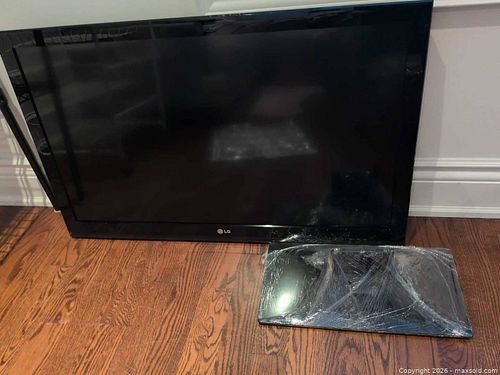 LG 42" LED/LCD TV 1080p (1 of 3)