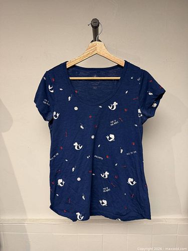 Disney woman t-shirt  (1 of 3)