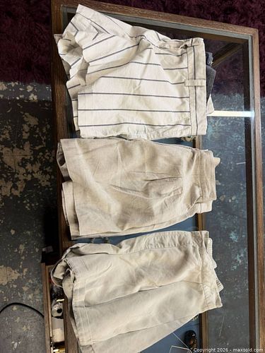 Lot of 3 shorts (1 of 4)