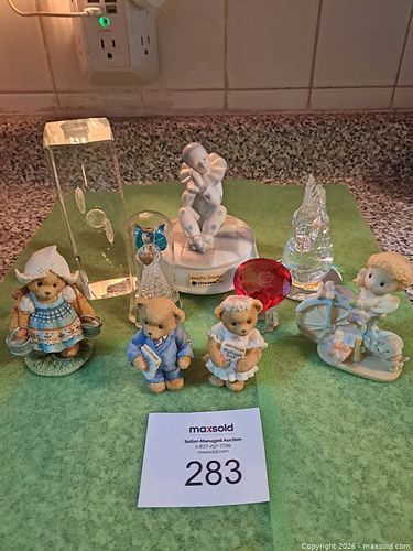 Assortment of small figurines and more (1 of 7)