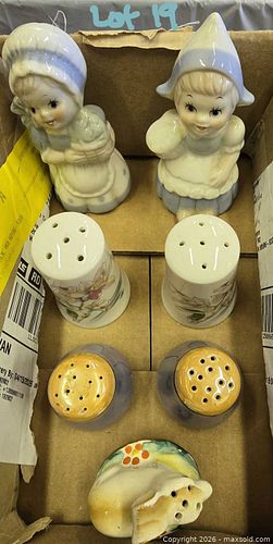 Salt and pepper shakers (1 of 3)