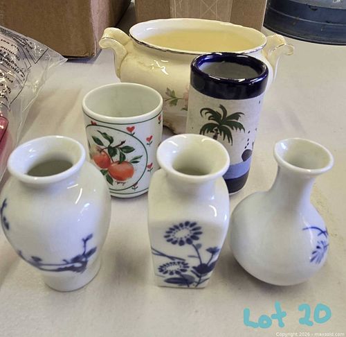Small vases (1 of 3)