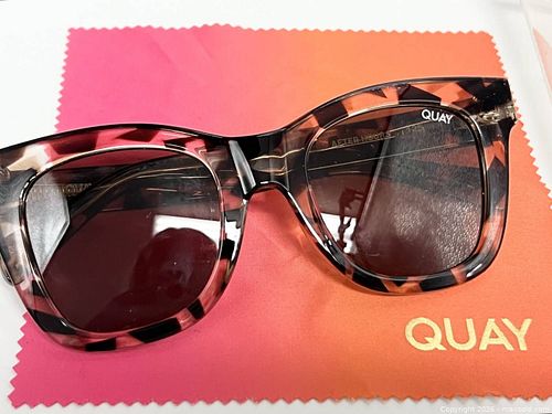 QUAY Australia After Hours Oversized Tortoiseshell Sunglasses Brown Lenses with Case (1 of 14)