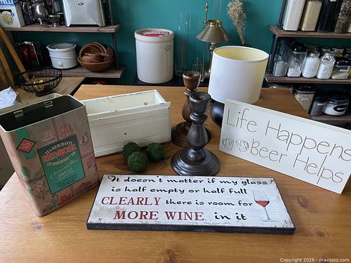 Assorted Home Decor (1 of 12)