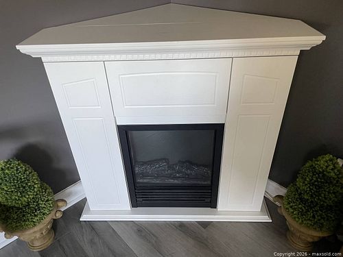 Electric Fireplace (1 of 9)
