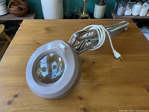 Luxo Magnifier Lamp (1 of 4)