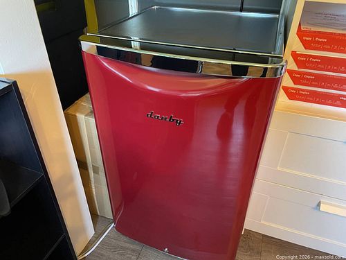 Red Danby Bar Fridge (1 of 6)