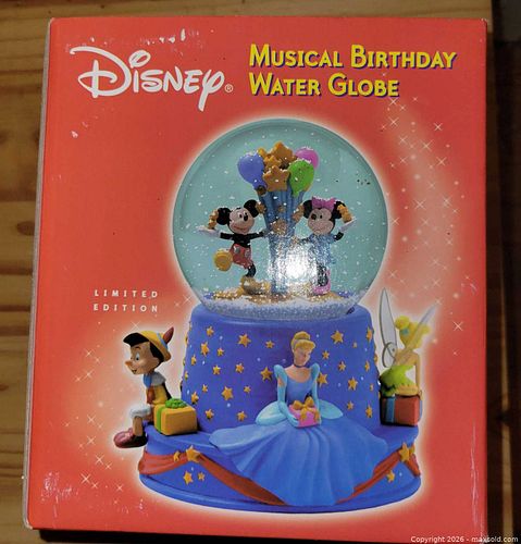 Disney Musical Snow Globe (1 of 10)