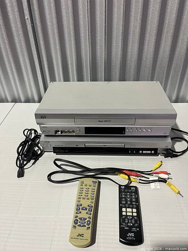 JVC HR-S2915U VCR / XV-S12 DVD Combo Player - Silver/Beige (1 of 5)