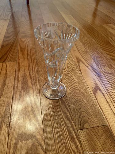 Clear Crystal/Cut Glass Vase with Starburst Floral Pattern, 6–8 in (1 of 3)
