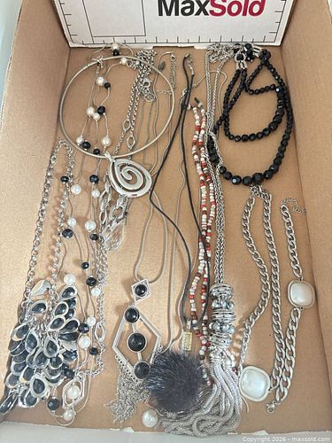 Costume Jewellery A (1 of 7)