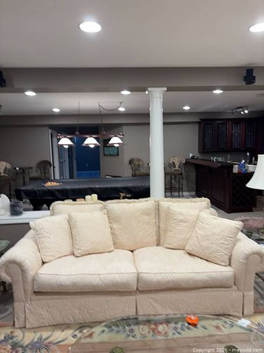Cream Damask Sofa D (1 of 12)