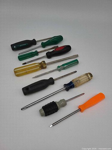 Set of 6-10 Mixed Flathead & Phillips Screwdrivers (1 of 3)