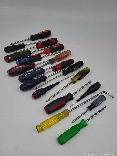 Set of 6-10 Screwdrivers with Flathead, Phillips & Hex Tips (1 of 3)