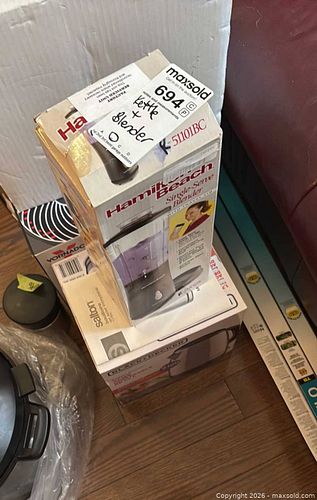Electric Kettle & Single-Serve Blender - Black+Decker, Hamilton Beach B (1 of 4)